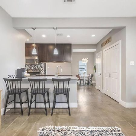Cozy 2 Bed Townhome Near The Hospital Lafayette Exterior photo