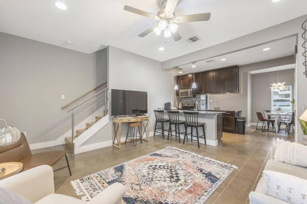 Cozy 2 Bed Townhome Near The Hospital Lafayette Exterior photo
