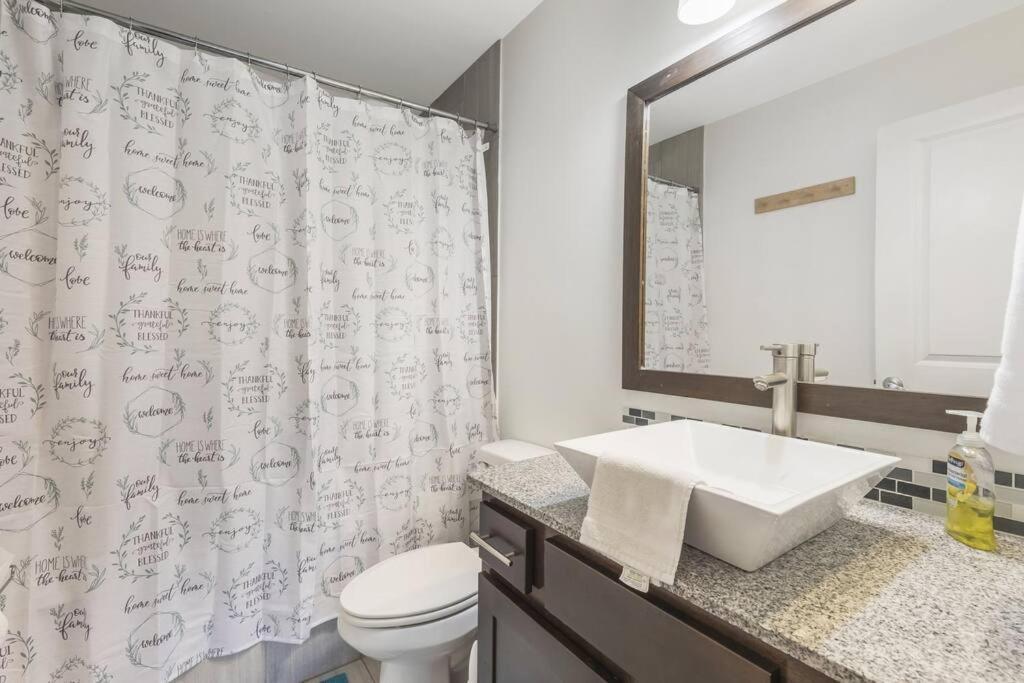 Cozy 2 Bed Townhome Near The Hospital Lafayette Exterior photo